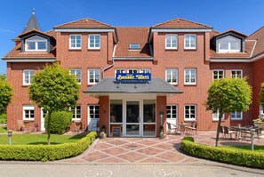 Exterior - Doppelzimmer im Obergeschoss Kategorie III - Doppelzimmer im Obergeschoss im Hotel Benser Watt (Esens)