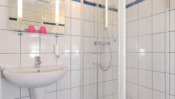 SĂšche-cheveux, serviettes fournies, savon, papier toilette