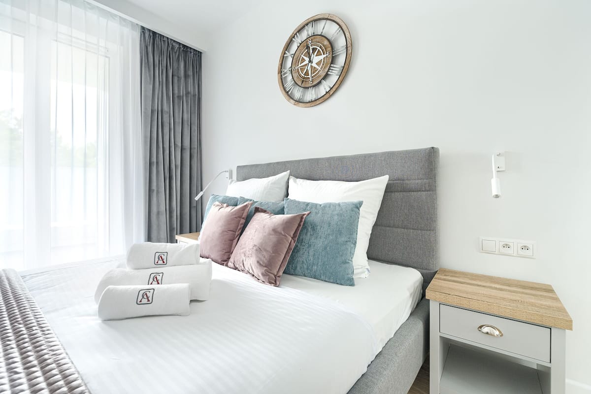 Deluxe appartement, 1 slaapkamer | 1 slaapkamer, een strijkplank/strijkijzer, beddengoed