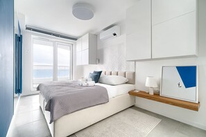 Deluxe Apartment | Living area | Flat-screen TV