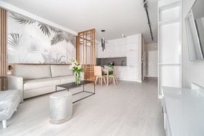 Deluxe Studio | Living area | Flat-screen TV