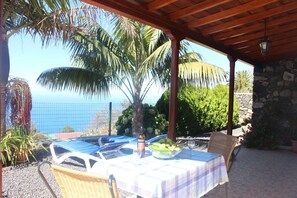 Unclassified image, 2 of 22, button