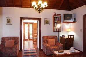 TV, fireplace - Casa Carmen, Spanien (Los Llanos)