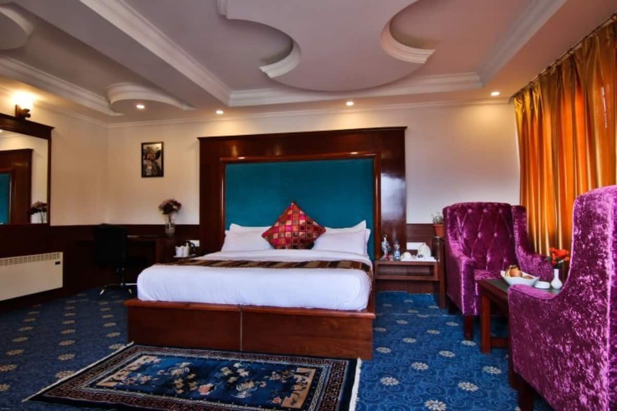 Desk, soundproofing, rollaway beds, free WiFi