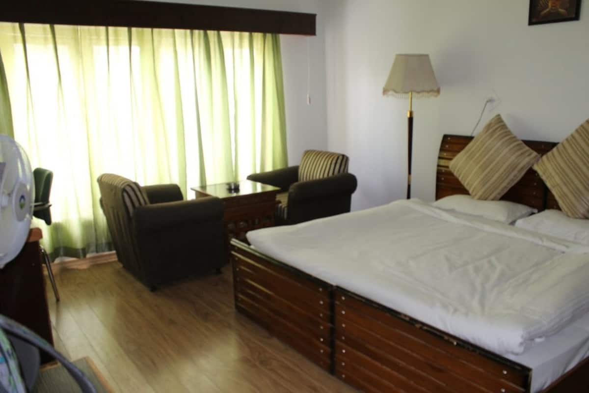 Deluxe Double Room | Desk, soundproofing, rollaway beds, free WiFi