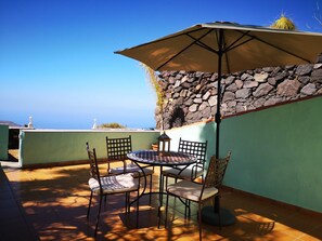 Unclassified image, 2 of 36, button