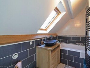 Bathroom - Charming cottage with enclosed garden, near equestrian center, cozy stay (Les Ventes-de-Bourse)