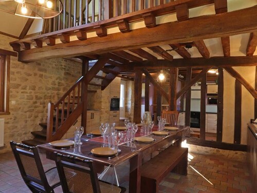 Old house with enclosed garden, pets allowed, near horseback riding