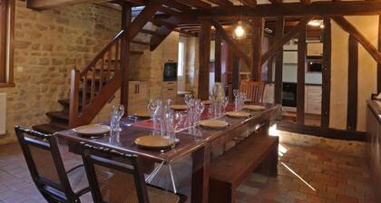 Old house with enclosed garden and pets allowed