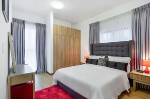 Premium bedding, Tempur-Pedic beds, free minibar, in-room safe - Royal Residences by Design Union (Lagos)