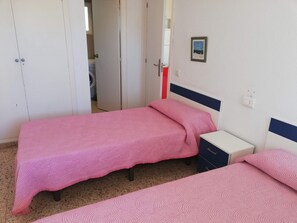 1 dormitorio, tabla de planchar con plancha, wifi gratis y ropa de cama