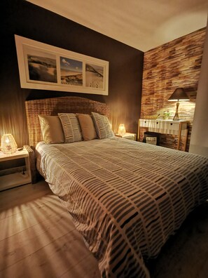 1 chambre, fer et planche à repasser, lit parapluie, Wi-Fi gratuit