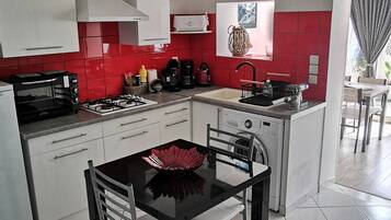 Fridge, microwave, oven, stovetop