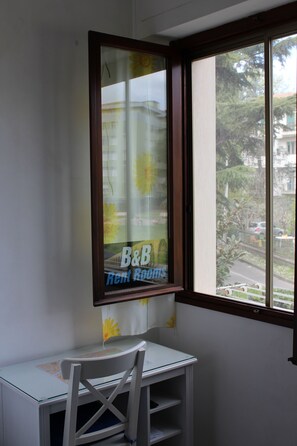 Classic Room, 1 Bedroom, Non Smoking, Garden View (Luna) | Hypo-allergenic bedding, down comforters, memory foam beds, desk - B&B Gli Archi (Pisa)