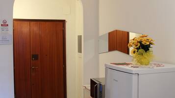 32-Zoll-LED-Fernseher mit Kabelempfang, Fernseher, FuĂbodenheizung