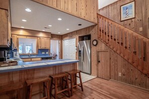 Fridge, microwave, oven, stovetop - A Some Place Special Minutes to Beach Sleeps 10 (Pawleys Island)