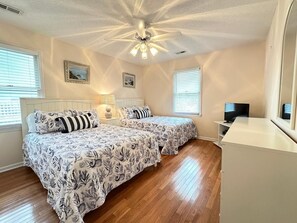 4 bedrooms, internet, bed sheets