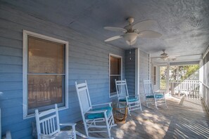 Terrace/patio - A Some Place Special Minutes to Beach Sleeps 10 (Pawleys Island)
