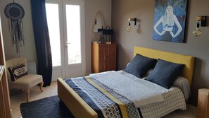 2 bedrooms, iron/ironing board, free WiFi, bed sheets