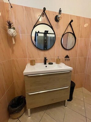 تجهيزات دش، مجففات شعر، صابون