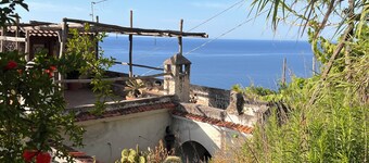 La terrazza sul mare, Vista Mare Sulla Costiera Amalfitana, Amalfi, Trekking