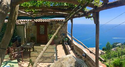 La terrazza sul mare, Vista Mare Sulla Costiera Amalfitana, Amalfi, Trekking
