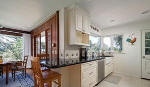 Fridge, microwave, dishwasher, coffee/tea maker - Fourth Tee - Pacific Grove House - Ocean/Golf View (Pacific Grove)