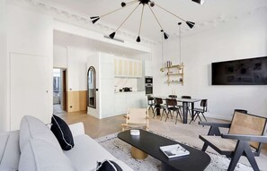 Téléviseur, bureau