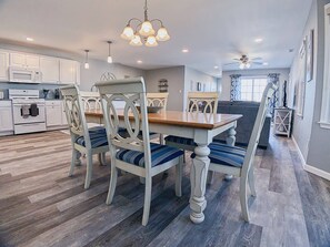Dining - Stunning Renovations, Top Floor Views, and less than 2 Blocks to the Beach! (Wildwood)