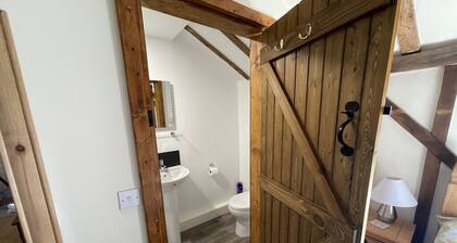 The Cow Shed - Sleeps 4, Parking & Pet Friendly