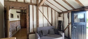 The Cow Shed - Sleeps 4, Parking & Pet Friendly