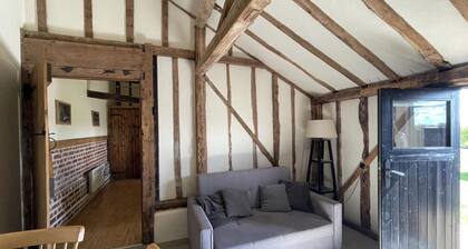 The Cow Shed - Sleeps 4, Parking & Pet Friendly