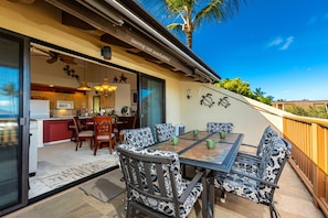 Outdoor dining - Maui Kamaole #J-211 Sweeping Ocean Views, Near Kamaole III Beach, Full A/C (Kihei)