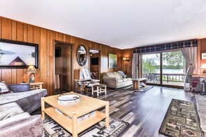 Een smart-tv, een open haard, videogames en een dvd-speler