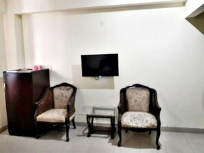 Deluxe Room | Room amenity - Fortville Hotel (Lahore)