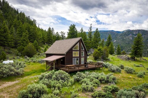 Carbella Cabin - Charming Cabin On Over 70 Acres Overlooking Tom Miner Basin