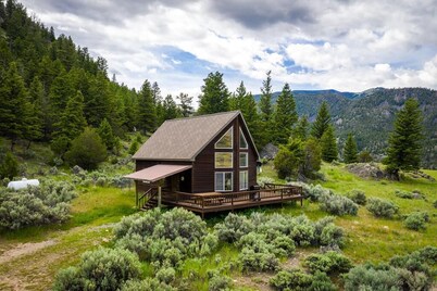 Carbella Cabin - Charming Cabin On Over 70 Acres Overlooking Tom Miner Basin