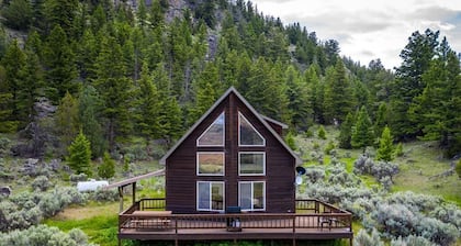 Carbella Cabin - Charming Cabin On Over 70 Acres Overlooking Tom Miner Basin