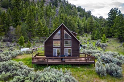 Carbella Cabin - Charming Cabin On Over 70 Acres Overlooking Tom Miner Basin