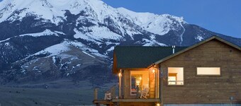 Carsey K Ranch -4 Bedroom Home with Unparalleled Views Of The Paradise Valley