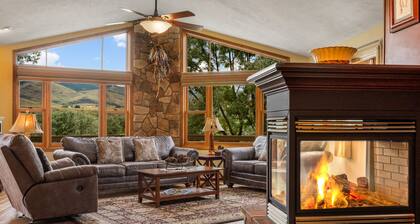 Hyalite House-Private Yellowstone River Front Home, 20 Acres & ponds