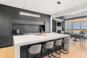 Fridge, microwave, oven, stovetop - Ocean, golf and lagoon views, complete renovation luxury home (Kiawah Island)