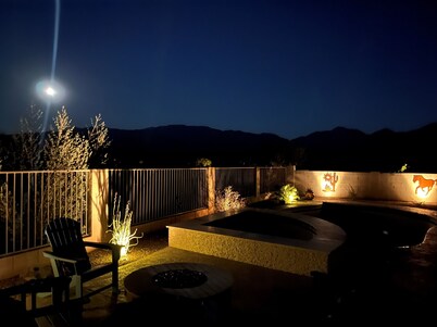 Caballo Pass welcomes you to Oro Valley with incredible mountain views.