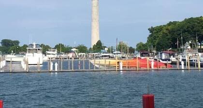 Fish On!!! Perfect for Fishing groups, Families, 1 mile to Jet Express