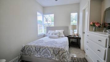 2 bedrooms, iron/ironing board, free WiFi