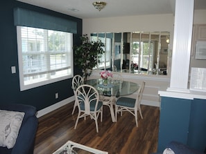 Villa, 2 Bedrooms | Dining