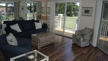 Villa, 2 Bedrooms | Living area