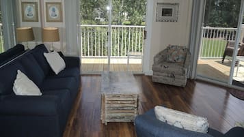 Villa, 2 Bedrooms | Living area