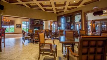 Villa, 2 Bedrooms | Dining