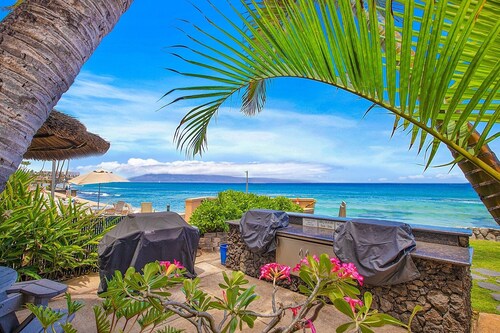 Kaleialoha 106 Ocean Front 1bd/1ba 1 Bedroom Condo by RedAwning